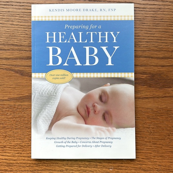 Three books: pregnancy childbirth and newborn - Picture 4 of 4